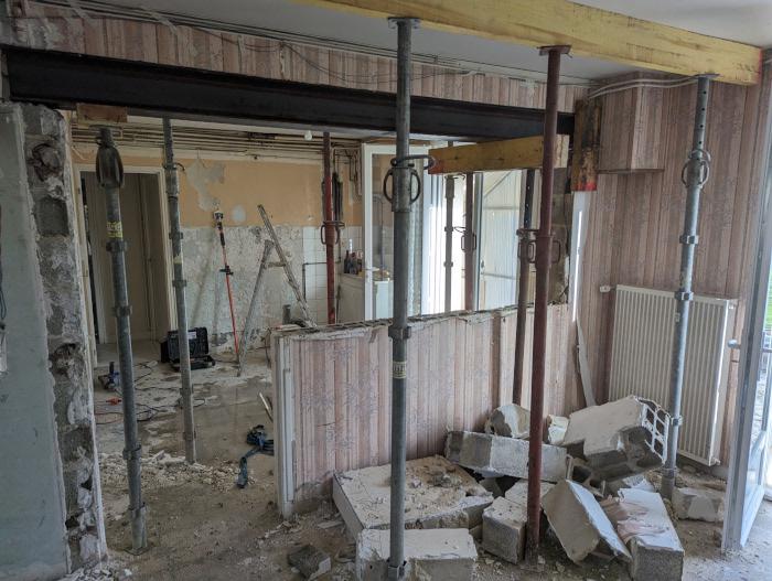 Photo de l'ouverture du mur porteur en cours de chantier